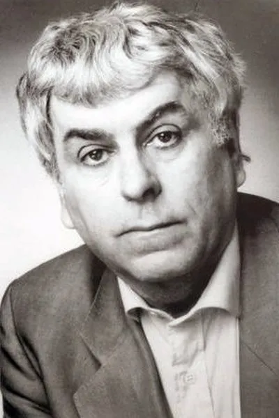 Enrique Lucero