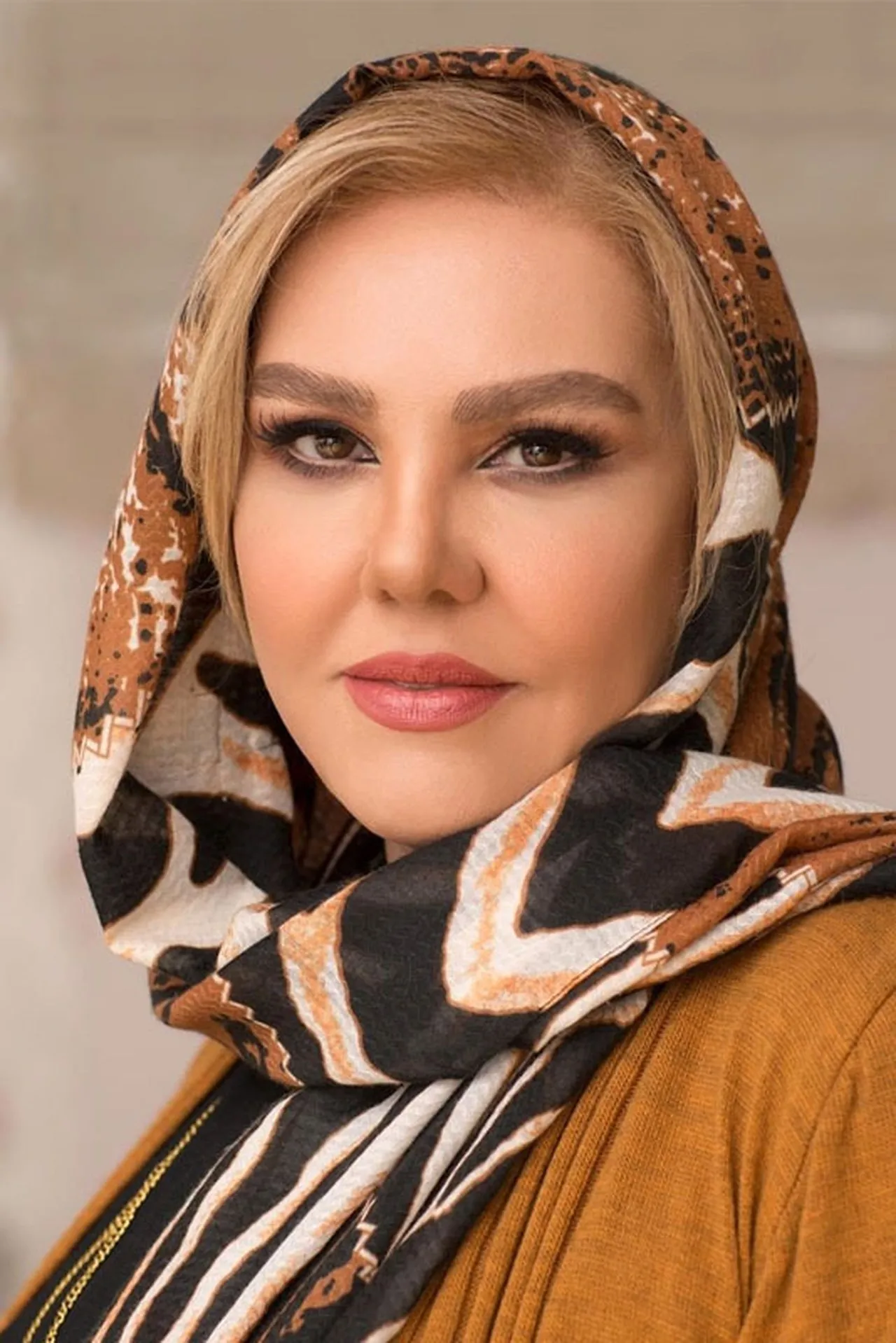 افسانه چهره‌آزاد