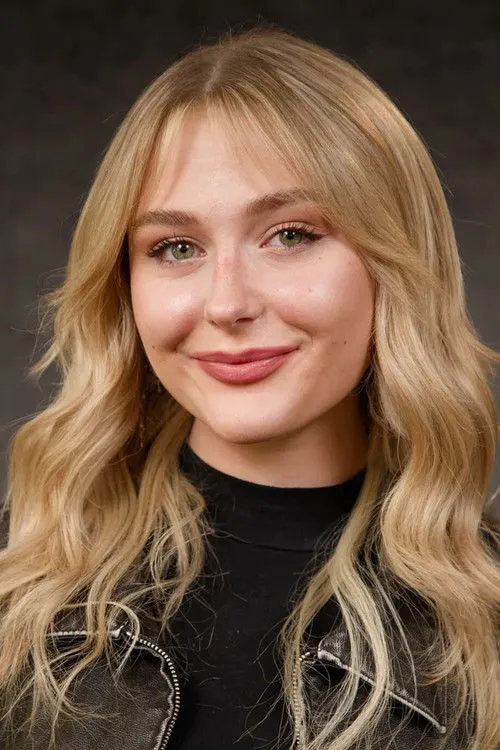 Alyvia Alyn Lind